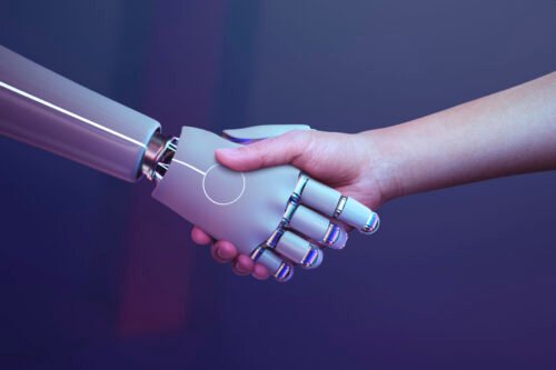 Apretón de manos entre una mano humana y una mano robótica